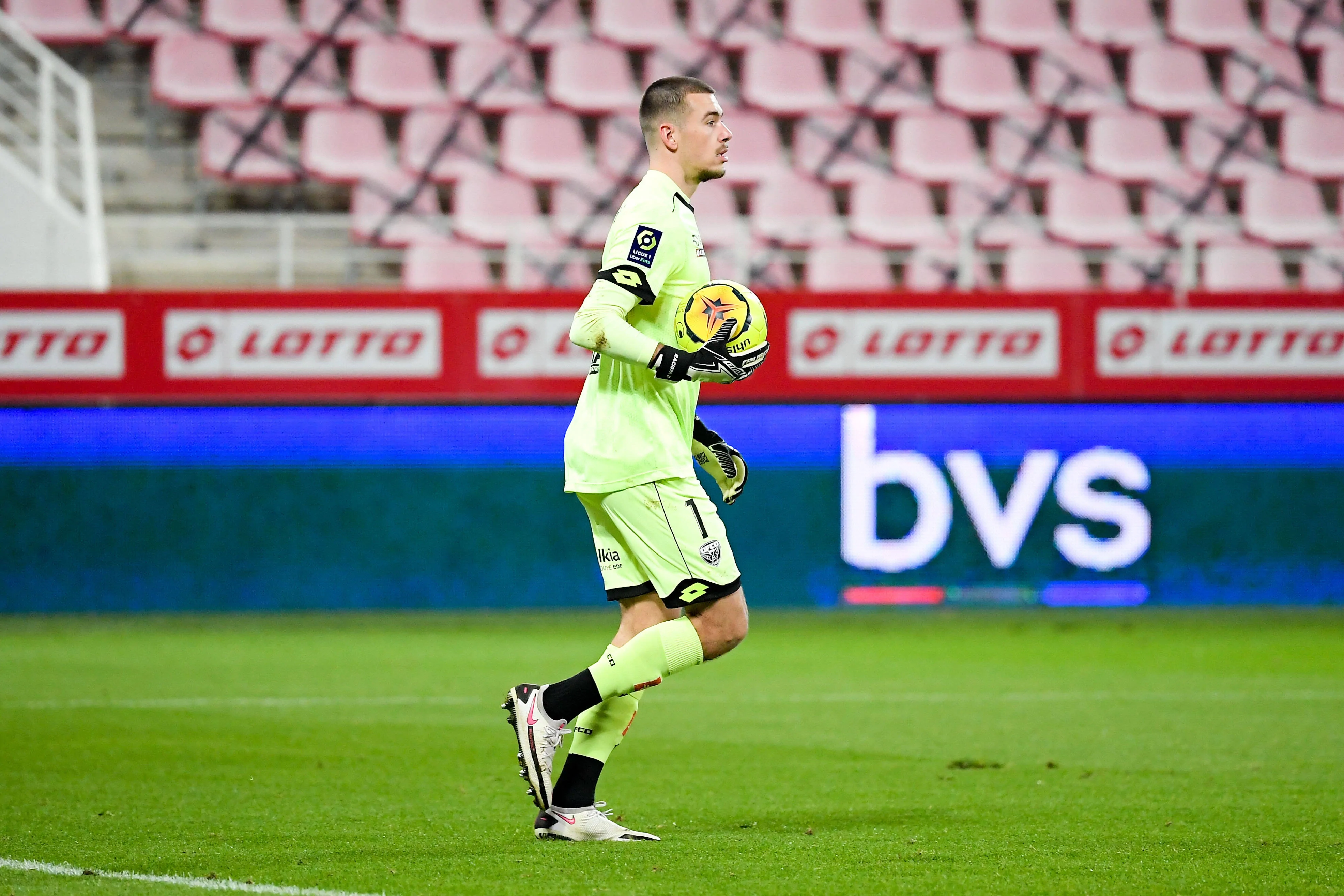 1000279718 1000279718