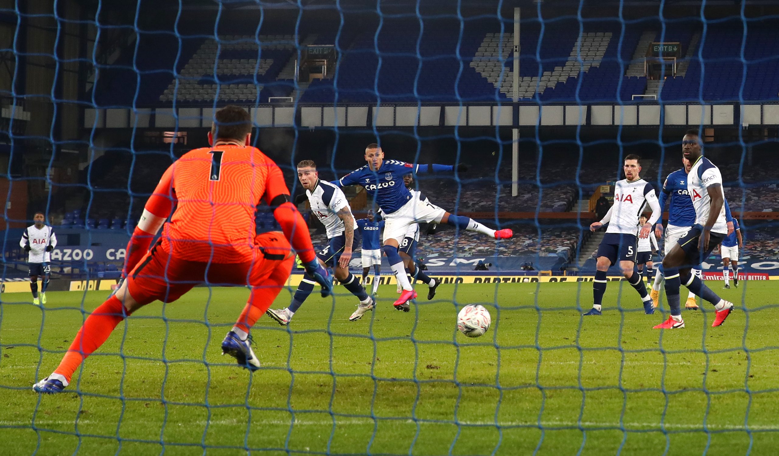 everton v tottenham hotspur the emirates fa cup fifth round