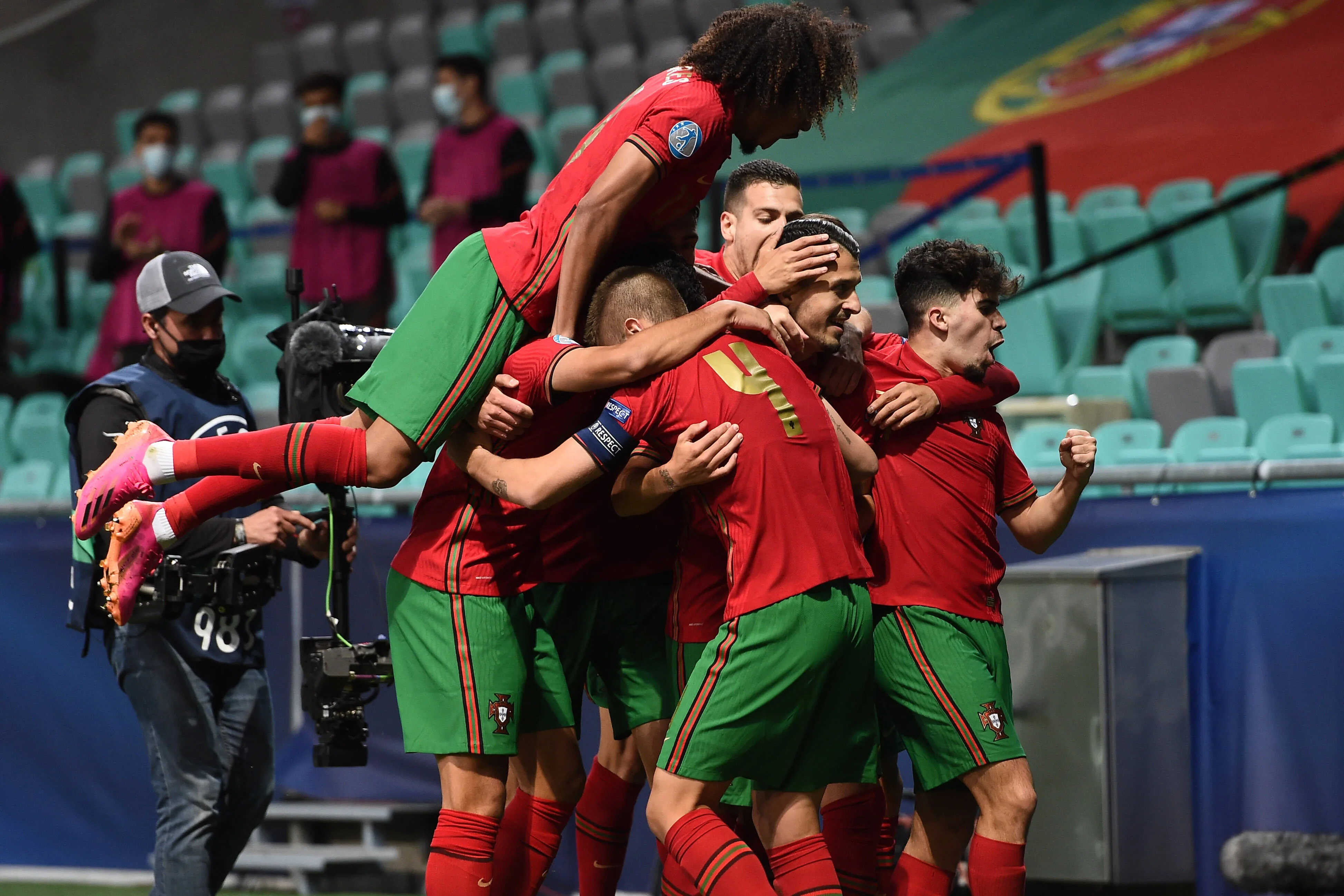 1002951121 1002951121