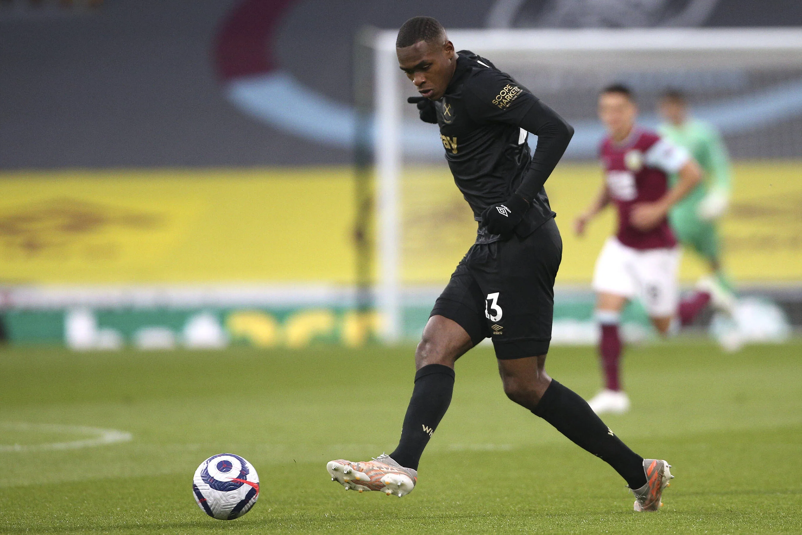 1002484935 1002484935