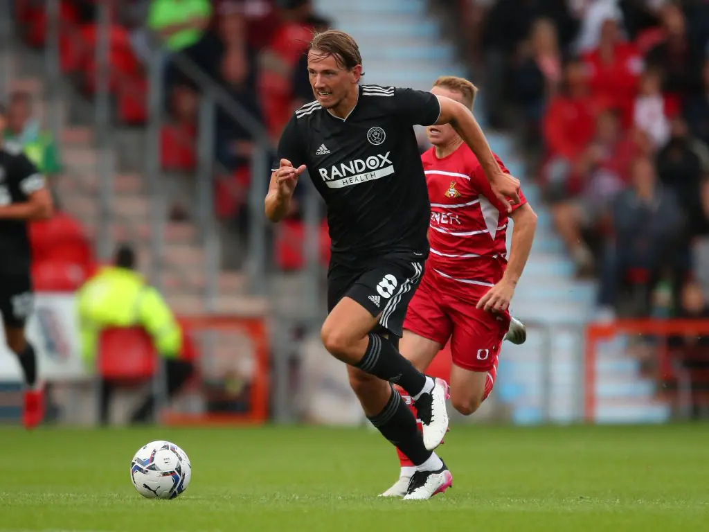 1004575728 1004575728