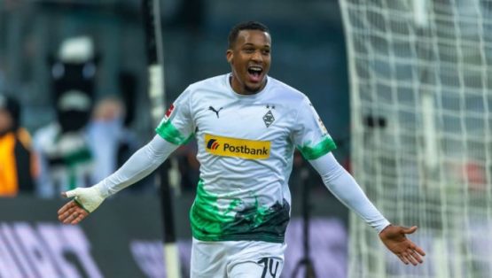 borussia moenchengladbach alassane plea