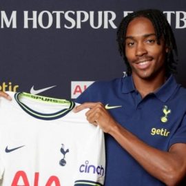Djed Spence signs for Spurs pic via TottenhamHotspur.com