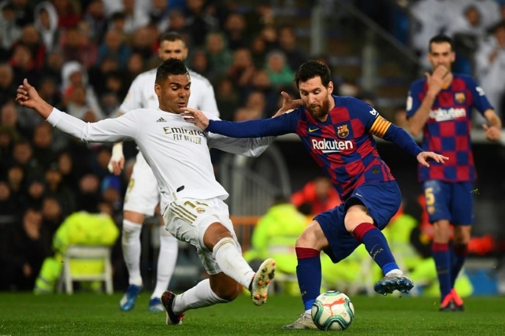 Casemiro tackle messi