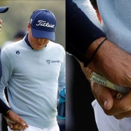 Tiger Woods hands Justin Thomas A Tampon Golf