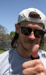 gareth bale thumbs up