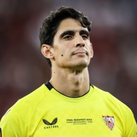 Sevilla Goalkeeper Yassine Bounou Is A Favorite For 2023 Yashin Trophy