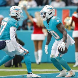rsz who will have a bigger year in 2023 jaylen waddle or tyreek hill