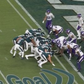 Eagles QB sneak pic