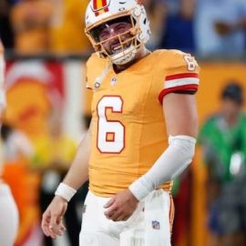 Baker Mayfield Bucs injured pic