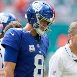 Daniel Jones neck injury Giants pic