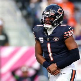 Justin Fields Bears injury pic