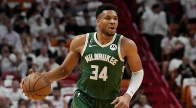 rsz milwaukee bucks forward giannis antetokounmpo 1040x572 1