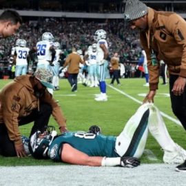 Dallas Goedert injury pic