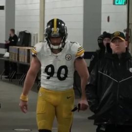 T.J. Watt Steelers injured pic
