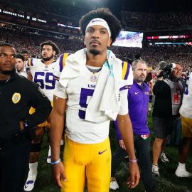 Jayden Daniels LSU pic