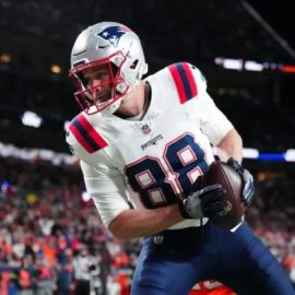 Mike Gesicki Patriots pic