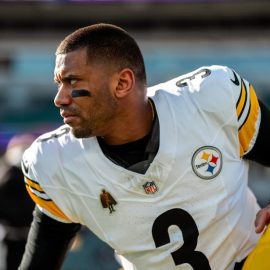 Russell Wilson Steelers pic