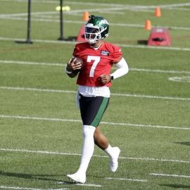 Justin Fields Jets pic