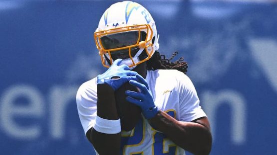 Najee Harris Chargers pic