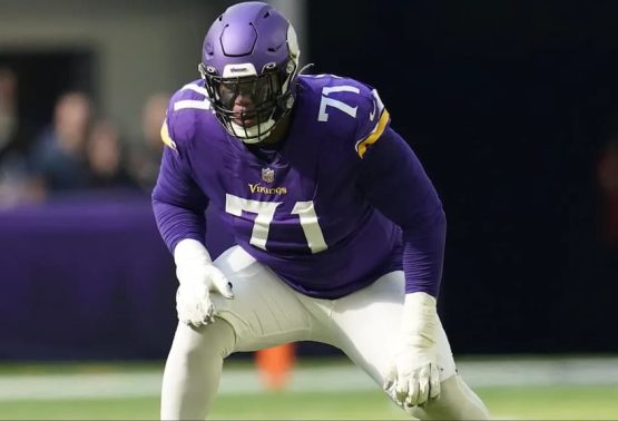 Christian Darrisaw Vikings pic